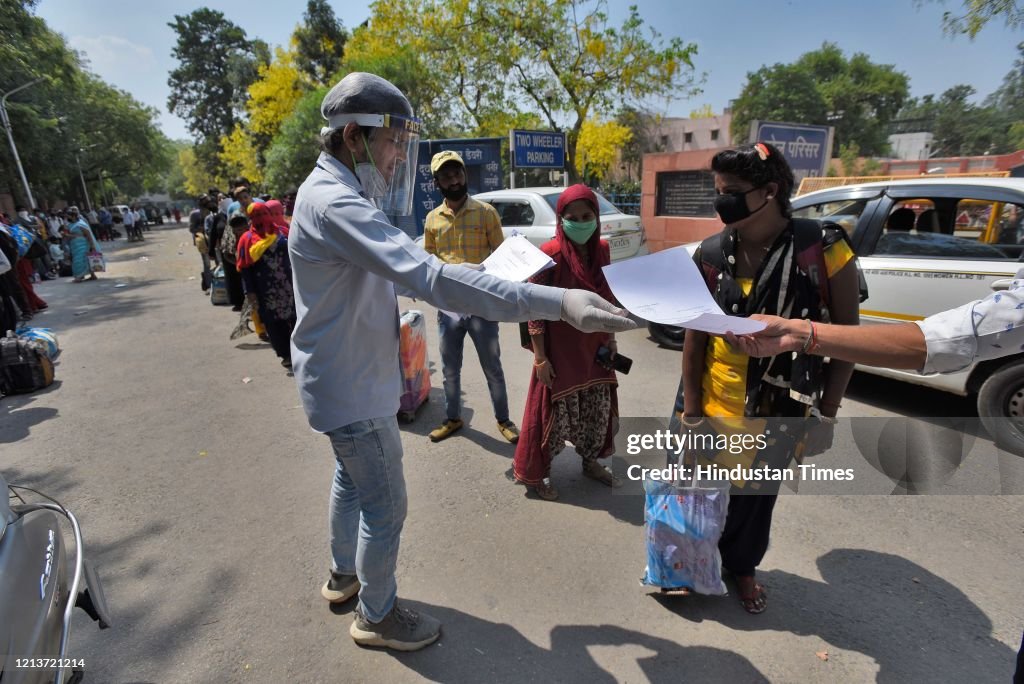 Migrant Workers Returning Home Amid Nationwide Lockdown To Curb Covid 19 Pandemic