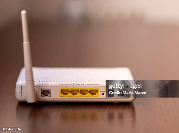 routers for internet - router stock-fotos und bilder