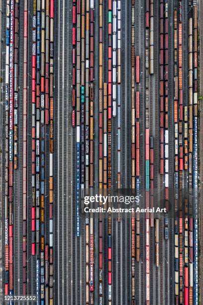 large variety of cargo trains as seen from directly above, germany - wagon photos et images de collection