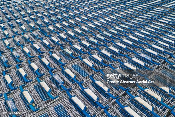 abandoned shopping carts shot from above, derbyshire, united kingdom - shopping abstract stockfoto's en -beelden