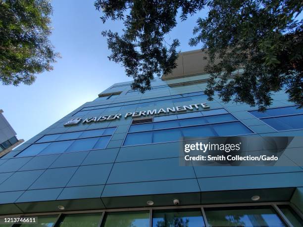 Hasiers Sign Kaiser Center Photos and Premium High Res Pictures - Getty Images