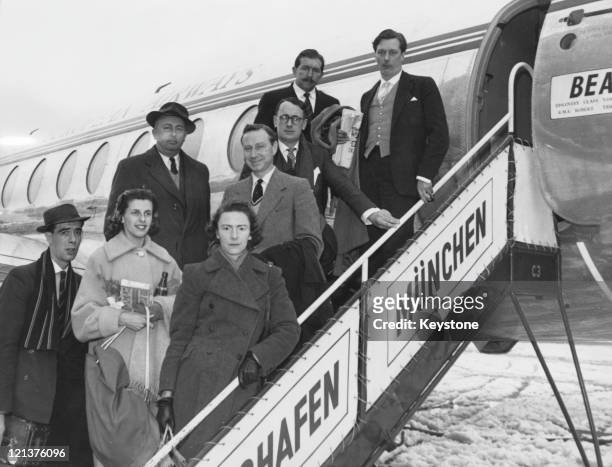 Survivors of the Munich air disaster leave Munich for London, 8th February 1958. At the top left is Captain James Thain, the pilot on the ill-fated...