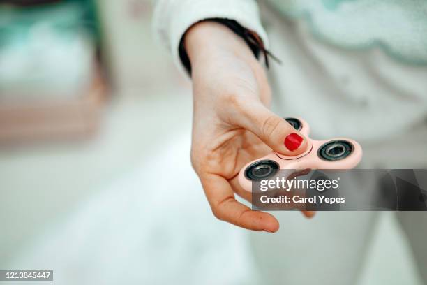 spinner.teen girl playing with toy - fidget spinner stock-fotos und bilder