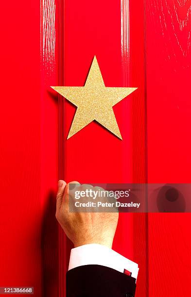 stage manager knocking on star's door - boudoir stockfoto's en -beelden