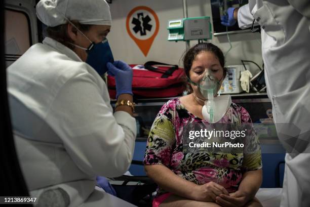 Doctor and nurses examine Paraisopolis slum's residents suspect of having Covid-19, this Tuesday, April 14th. With the lack of an efficient public...