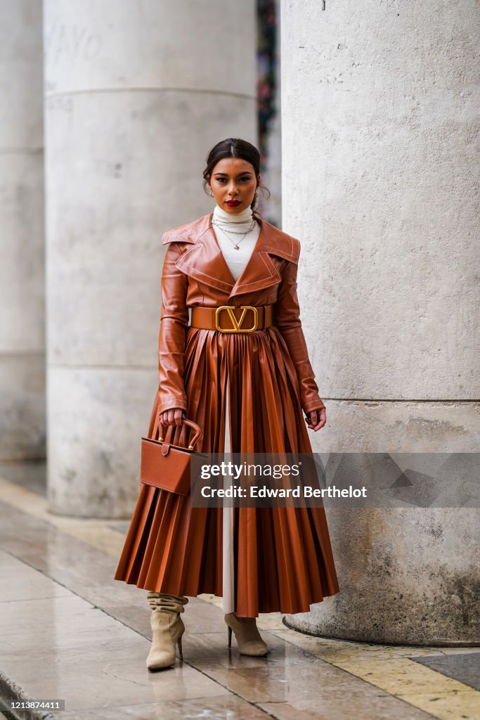Street Style  - Paris Fashion Week - Womenswear Fall/Winter 2020/2021 : Day Six