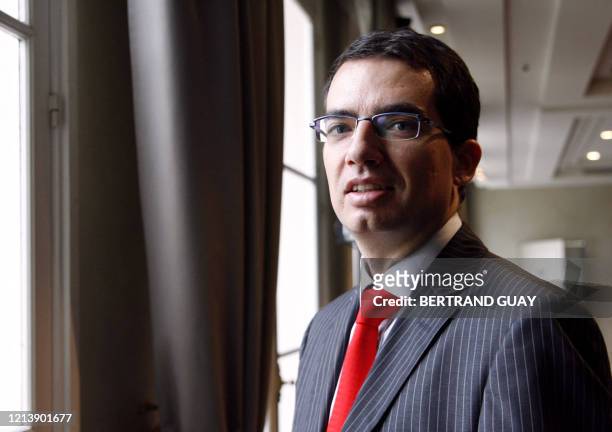 Stéphane Bancel directeur général délégué du groupe bioMerieux pose le 17 janvier 2007 à Paris à l'issue d'une conférence de presse du groupe pour...
