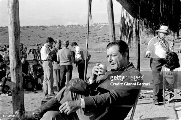 Robert Taylor during a Break from filming of the movie 'Pampa Salvaje' directed by Hugo Fregonese in Tabernas Almeria, Spain, Photo by Gianni...