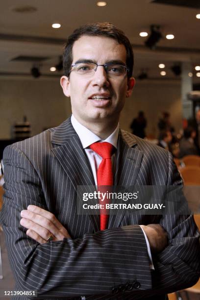 Stéphane Bancel directeur général délégué du groupe bioMerieux pose le 17 janvier 2007 à Paris à l'issue d'une conférence de presse du groupe pour...