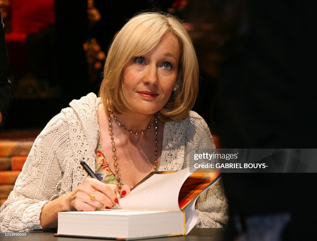 US-BRITAIN-LITERATURE-HARRY POTTER-ROWLING