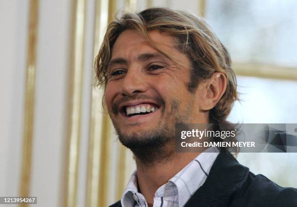 Ancien international français de football Bixente Lizarazu participe à la remise des prix nationaux Envie d'Agir 2006 destinés à "encourager la...