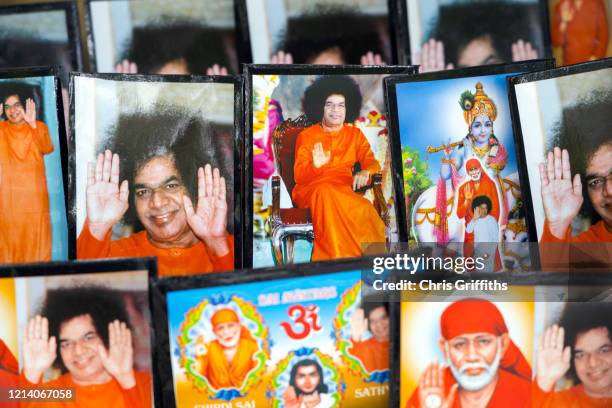 puttaparthi, andhra pradesh, india - sathya sai baba photos - fotografias e filmes do acervo