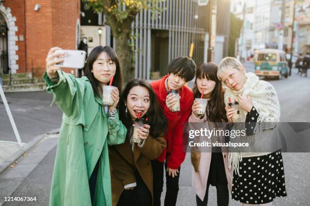 group picture of friends enjoying bubble tea. - harajuku stock pictures, royalty-free photos & images