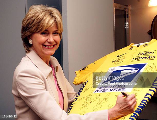 Jane Pauley signs Lance Armstrong's jersey "The Tonight Show with Jay Leno" began to show its support of Lance Armstrong as he strives to make...