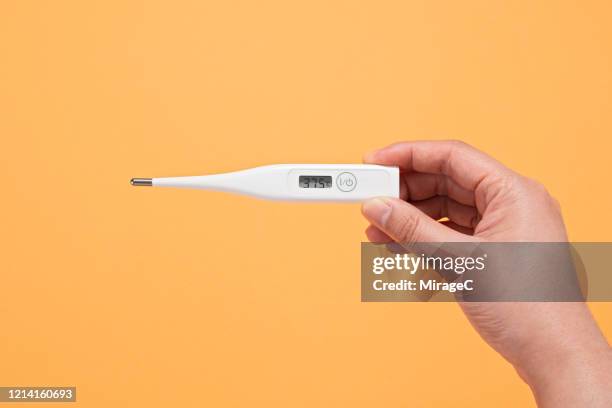 digital thermometer displays 37.5℃ - termometro fotografías e imágenes de stock