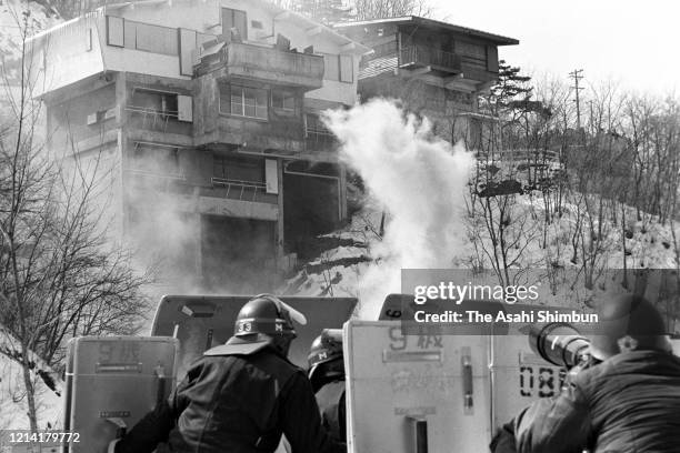 Riot Police check the Asama Sanso lodge as the United Red Army members take a hostage at the Asama Sanso lodge on February 28, 1972 in Karuizawa,...