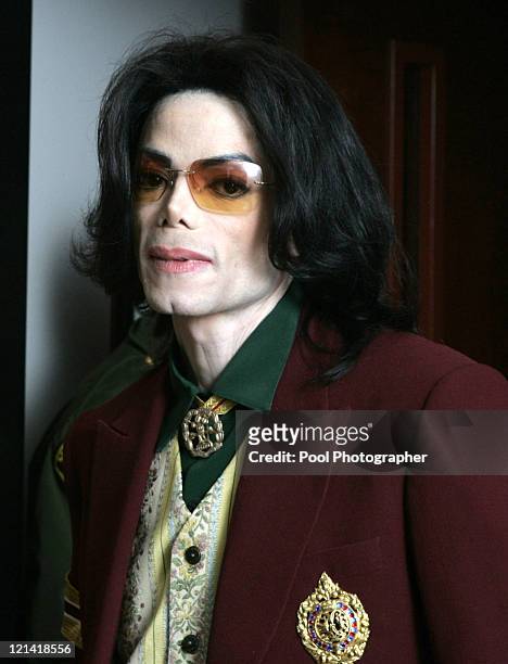Pop star Michael Jackson leaves the courtroom during a break in his child molestation trial, 17 March 2005 at Santa Barbara County Courthouse in...