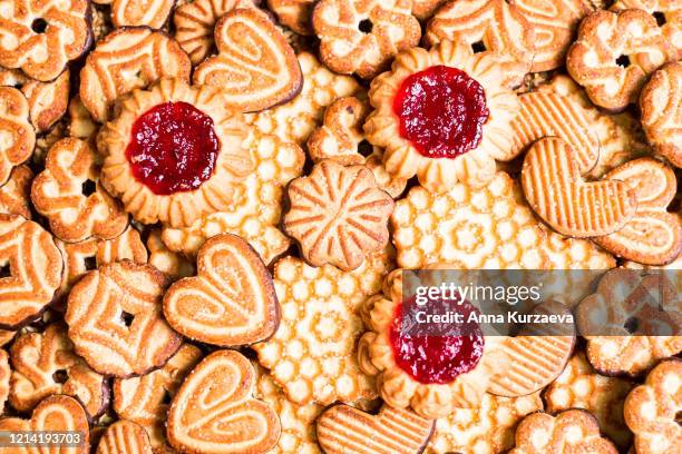 many cookies in assortment. collection of cookies dipped in chocolate sauce. glazed food. food background with sweet cookies in different shape. full frame image. macro food photography. texture. - pot met koekjes stockfoto's en -beelden