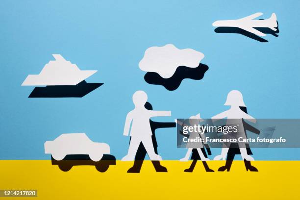 family travel concept - papel recortado fotografías e imágenes de stock