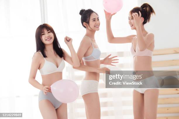 girlfriends playing on the bed in the bedroom - seize the day bed private view stock pictures, royalty-free photos & images