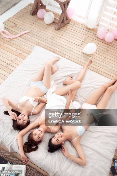 girlfriends lay in bed to play together - seize the day bed private view stock pictures, royalty-free photos & images