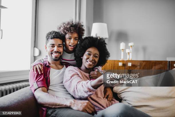 african american family watching tv - african american watching tv stock pictures, royalty-free photos & images