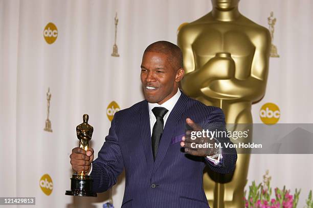 Jamie Foxx during 77th Annual Academy Awards - press room at Kodak Theater in Los Angeles, California, United States.