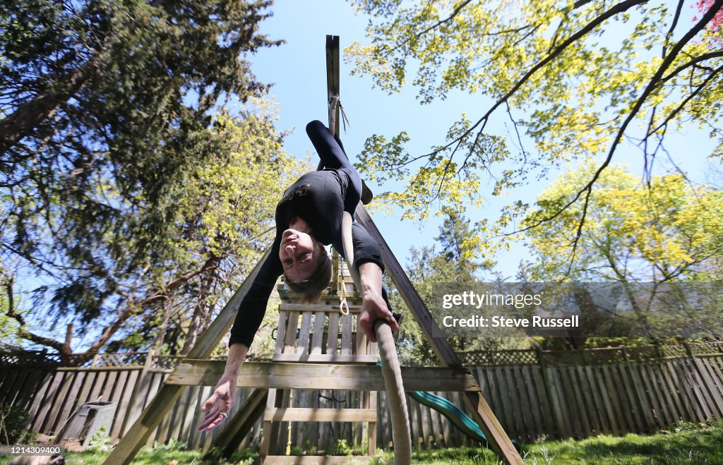 As the Toronto arts community is thrown into chaos as Torontonians are encouraged to maintain physical distance to slow the spread of COVID-19
