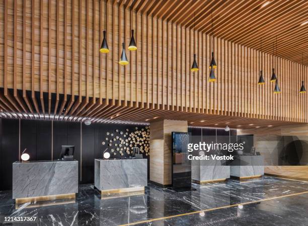 reception in a luxury hotel in moscow - eingangshalle gebäudeteil stock-fotos und bilder