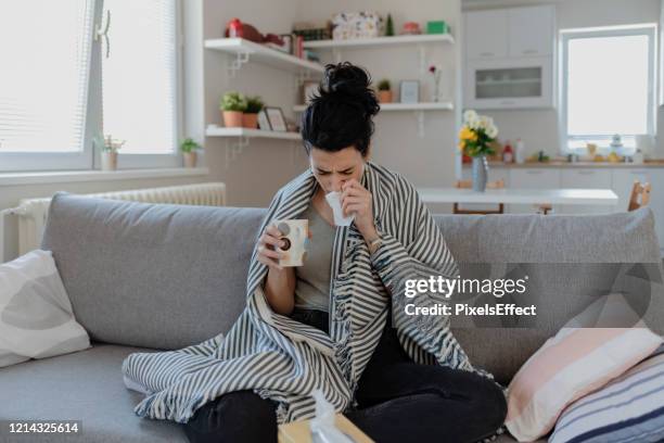 zieke vrouw - symptom stockfoto's en -beelden