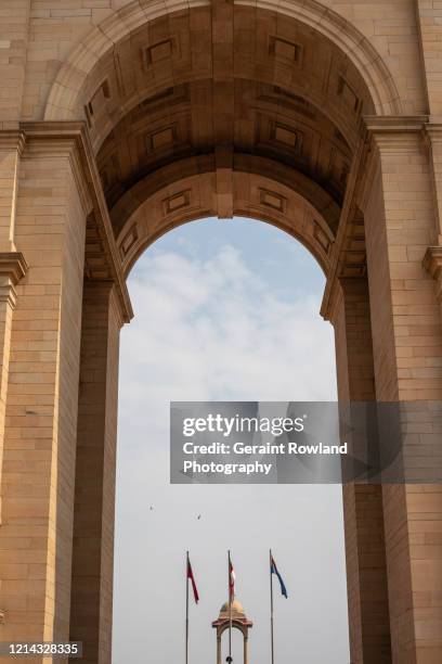 india gate & flags - india gate stock pictures, royalty-free photos & images