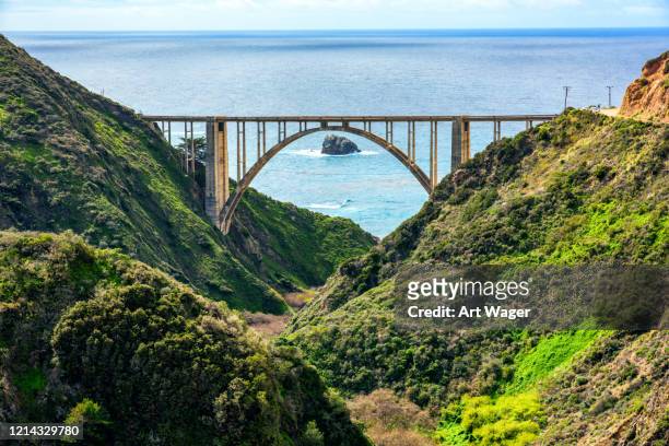 california’s scenic highway 1 - pont de bixby photos et images de collection