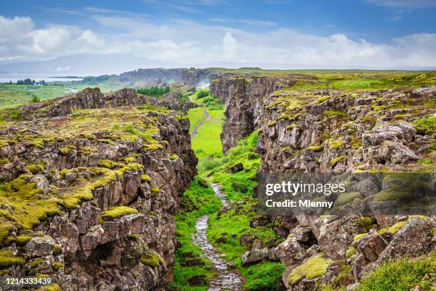 thingvellir nationalpark continental divide island - pingvellir nationalpark stock-fotos und bilder