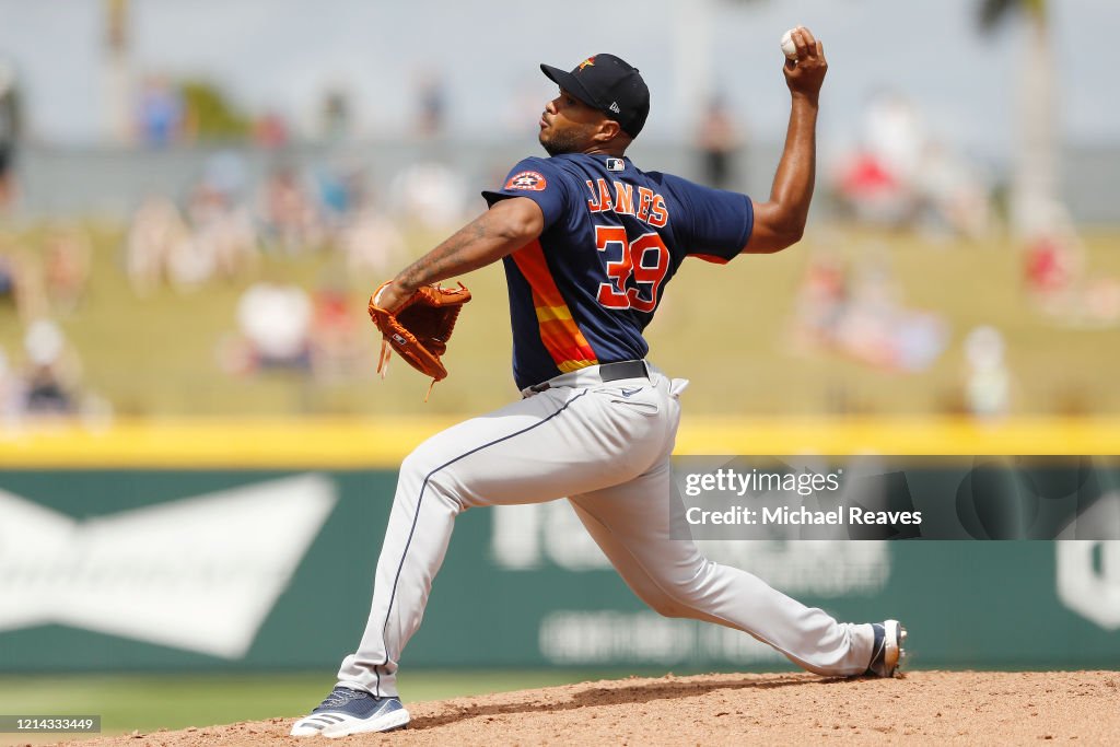 Houston Astros v Atlanta Braves