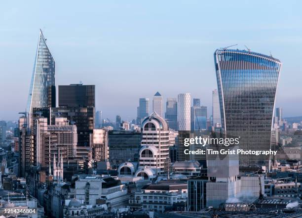 the city of london's financial district skyline - lloyds of london stock-fotos und bilder