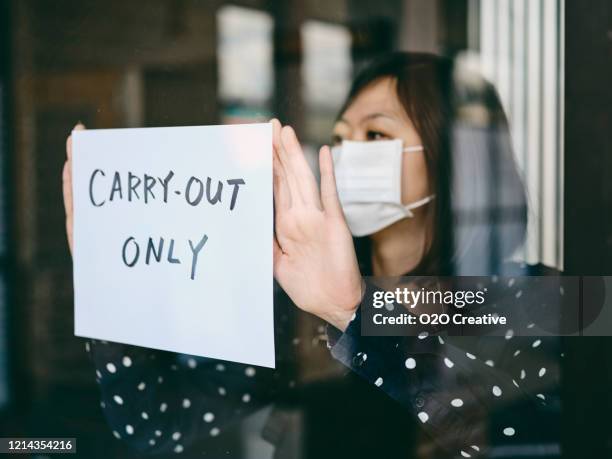 small business owner affected by covid-19 - serviços-essenciais imagens e fotografias de stock