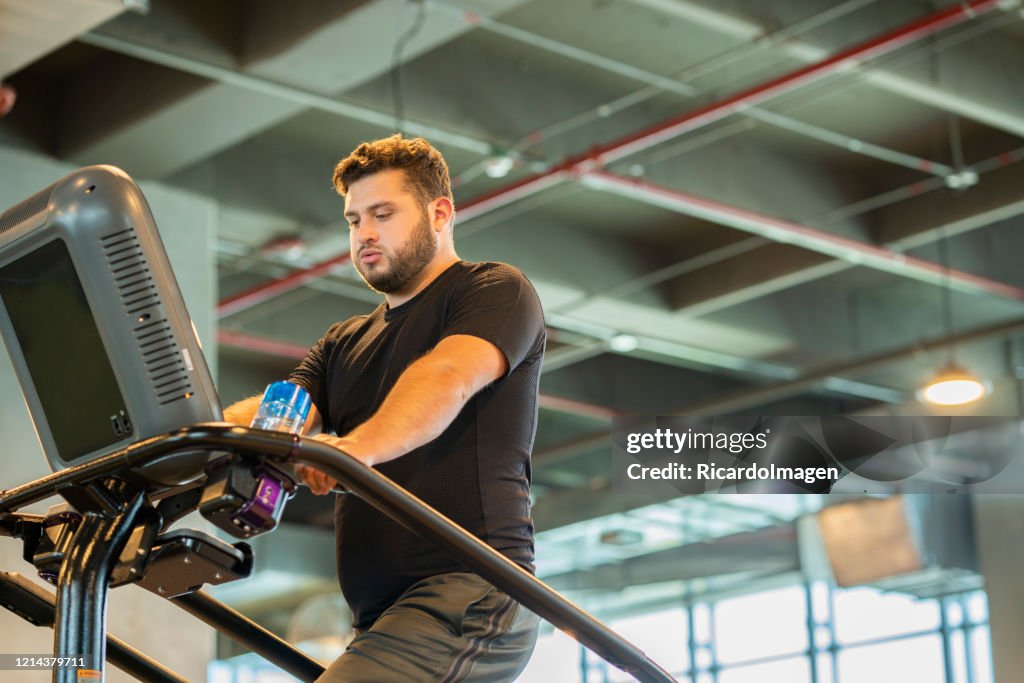 Latino man of average age of 29 years on elliptical exercises
