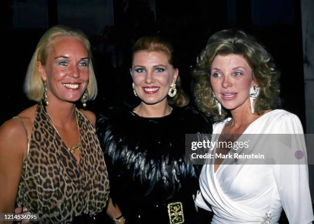 Georgette Mosbacher with friends at the Child-help benefit fundraiser Washington DC. June 21, 1989