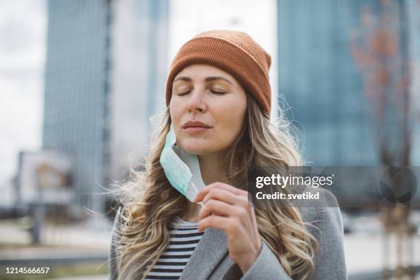 stay safe - máscara de proteção imagens e fotografias de stock