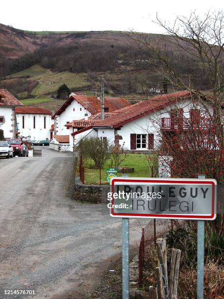 Photo prise le 22 février 2003 de l'entrée du village d'Irouleguy où deux membres présumés de l'organisation clandestine basque ETA, Miguel Otegui et...