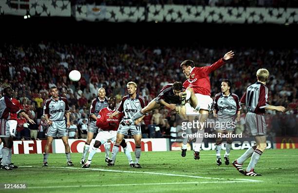 Teddy Sheringham of Manchester United heads goalwards during the UEFA Champions League Final against Bayern Munich at the Nou Camp in Barcelona,...