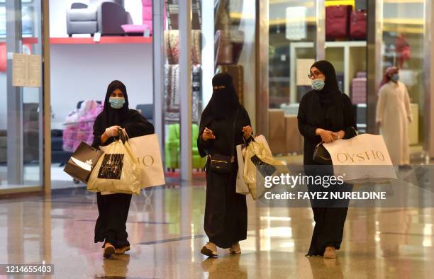 Saudi Shops 4,114 Saudi Shop Stock Photos, High-Res Pictures, and Images - Getty Images