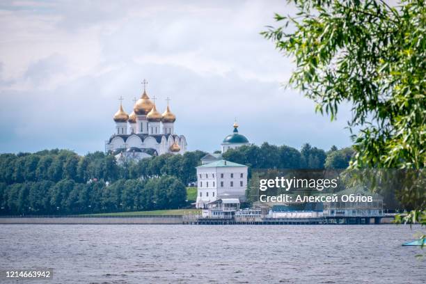 view of yaroslavl city and on the volga river, russia - volga stock-fotos und bilder