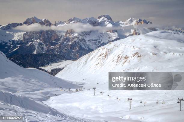 ski chair lift in buffaure. dolomites, val di fassa - catinaccio rosengarten stock pictures, royalty-free photos & images