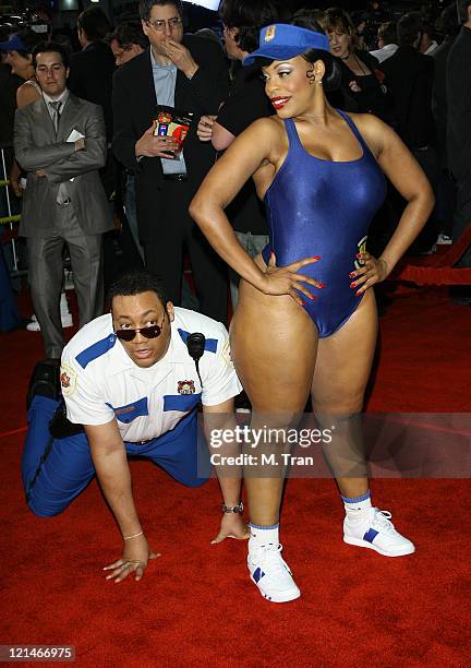 Cedric Yarbrough and Niecy Nash during "Reno 911!: Miami" Los Angeles Premiere - Arrivals at Grauman's Chinese Theater in Hollywood, California,...