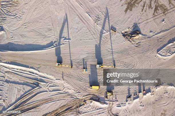 top down photo of long shadows of construction machinery - netherlands sunset foto e immagini stock