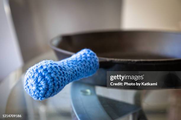 cast-iron pan with crocheted handle cover - dirty pan stock pictures, royalty-free photos & images