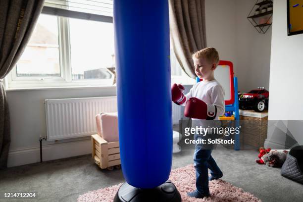 boksen is mijn hobby! - kids boxing stockfoto's en -beelden