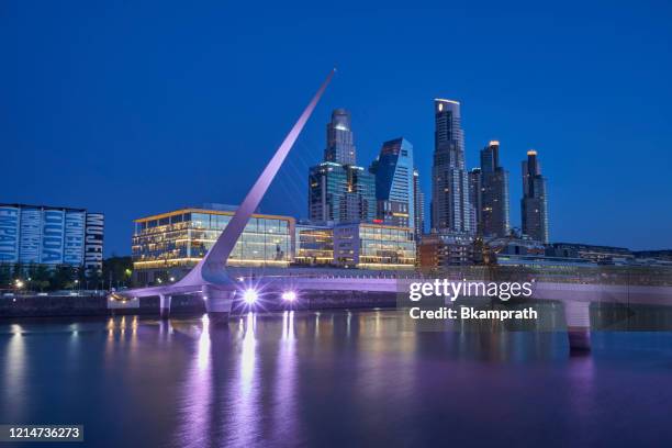 南美洲阿根廷馬德羅港區穆耶爾步行橋 - puerto madero 個照片及圖片檔