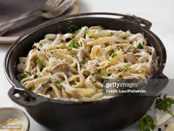 creamy mushroom one pot fettuccine alfredo - linguini stock pictures, royalty-free photos & images